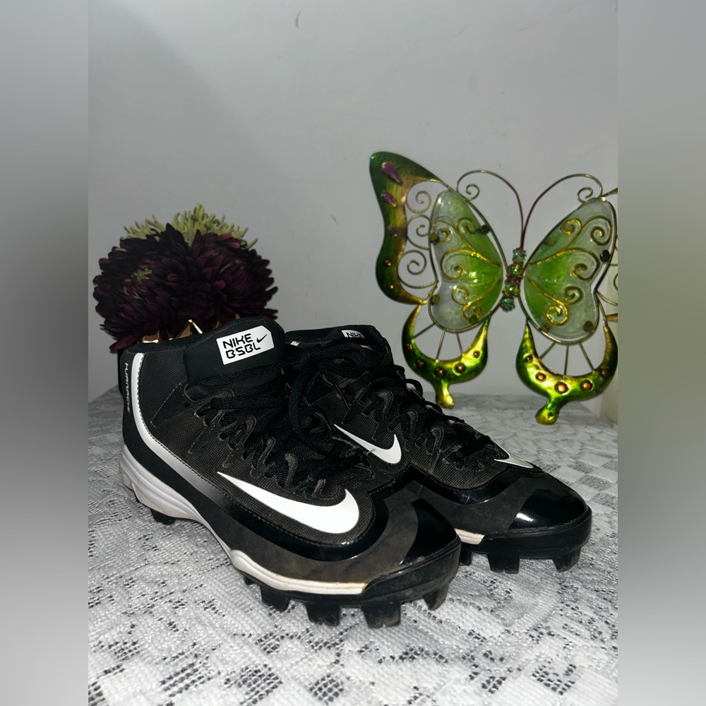 NIKE BSBL (Baseball) Cleats Black and White Sneakers for Athletic Performance